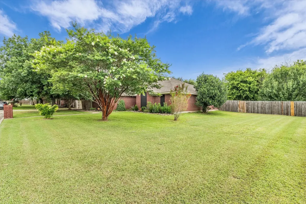 907 Dogwood Street Robinson TX 76706