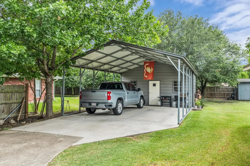 907 Dogwood Street Robinson TX 76706