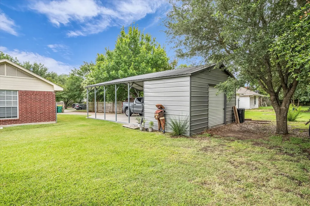 907 Dogwood Street Robinson TX 76706