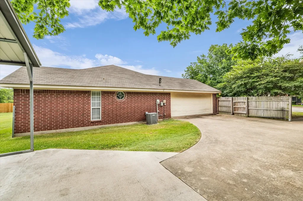 907 Dogwood Street Robinson TX 76706
