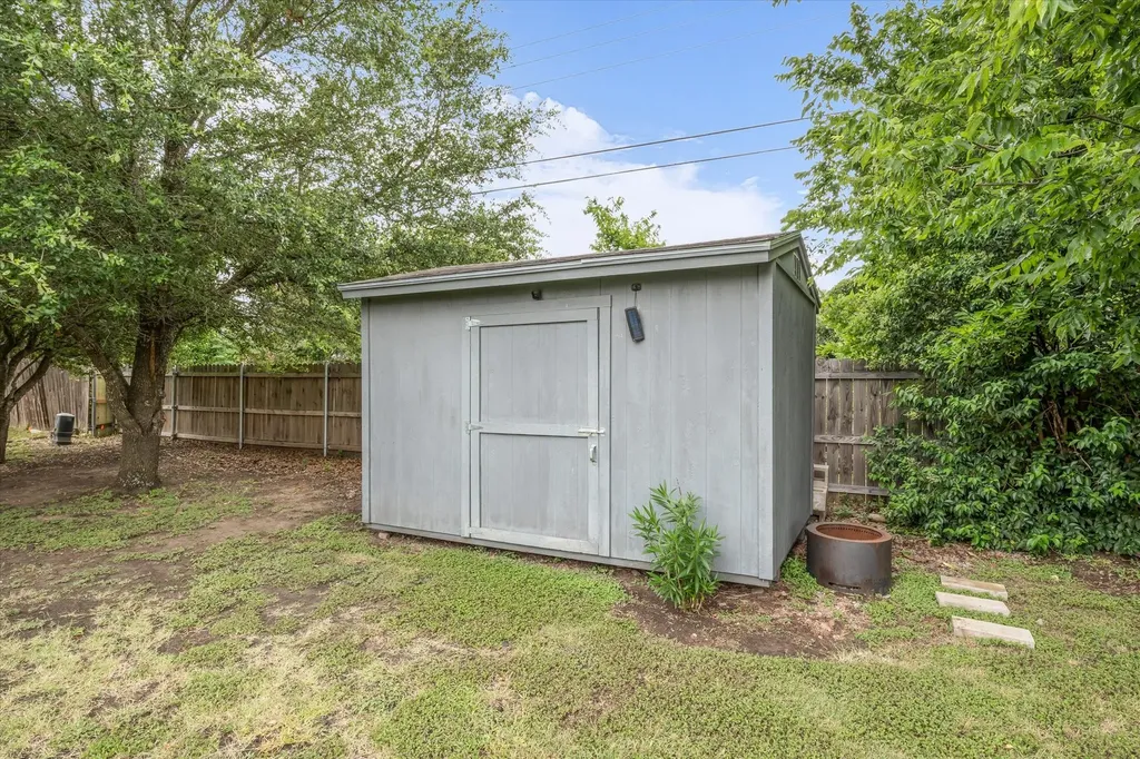 907 Dogwood Street Robinson TX 76706