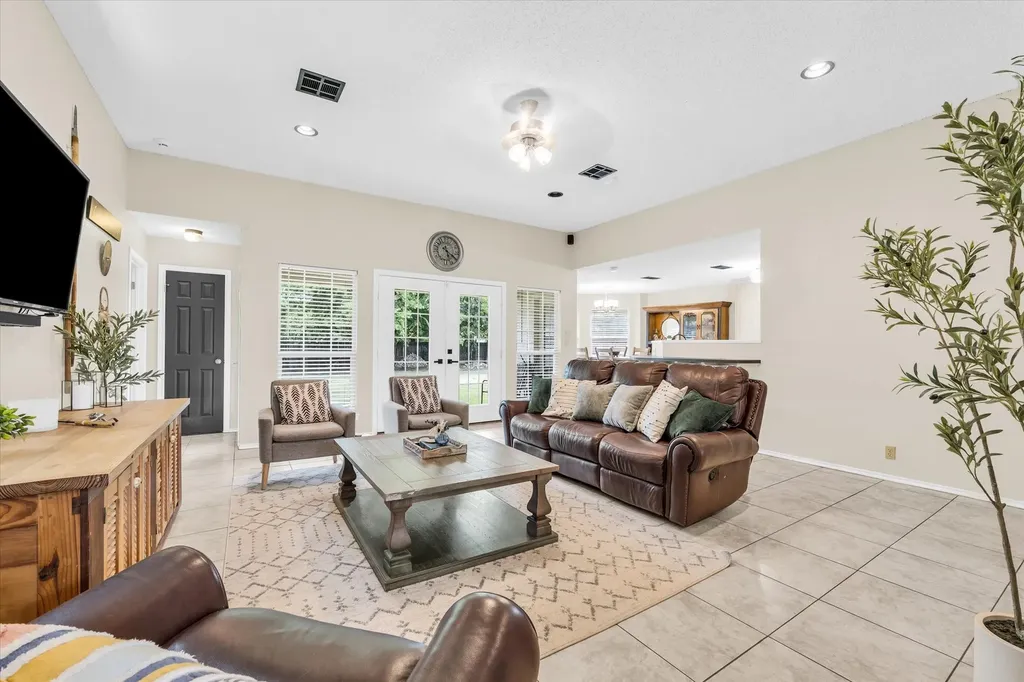 907 Dogwood Street Robinson TX 76706