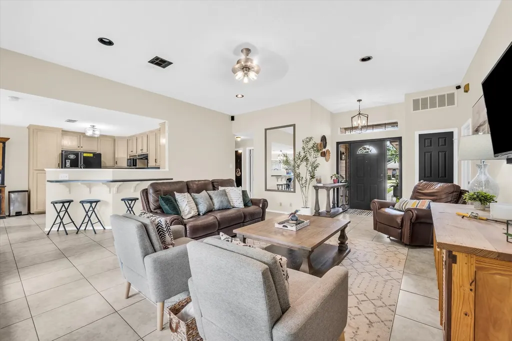 907 Dogwood Street Robinson TX 76706