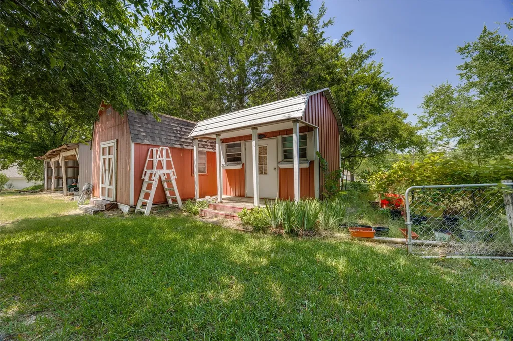 402 Jones Street Tom Bean TX 75489