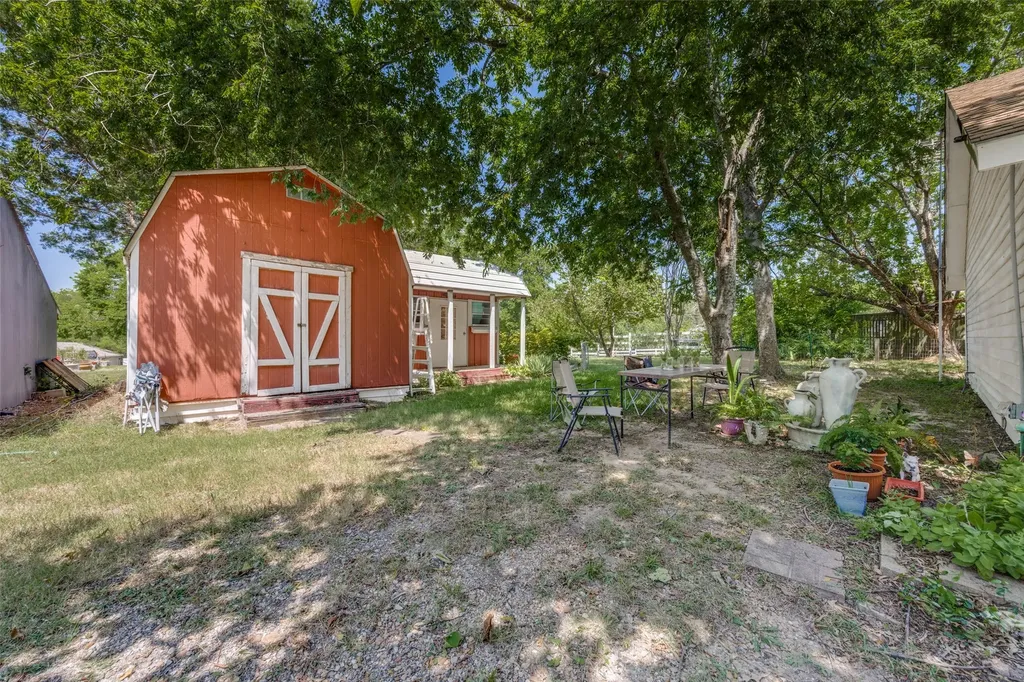 402 Jones Street Tom Bean TX 75489