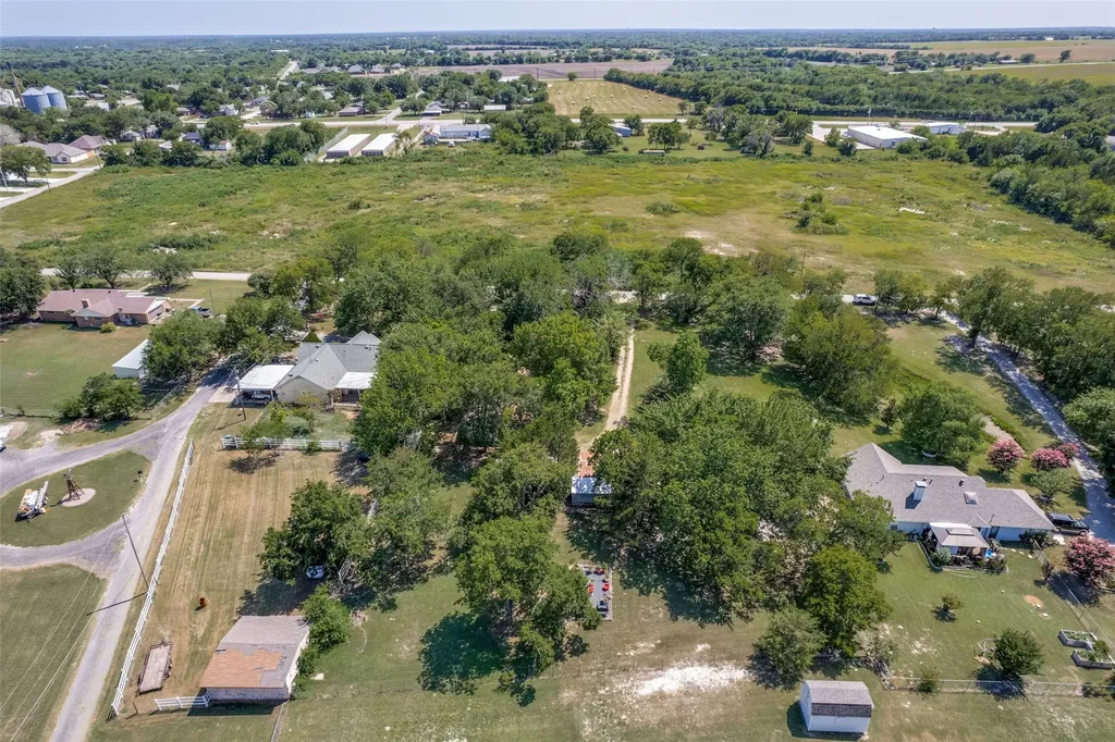 402 Jones Street Tom Bean TX 75489