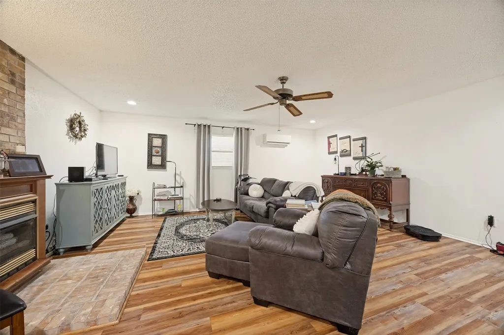 402 Jones Street Tom Bean TX 75489