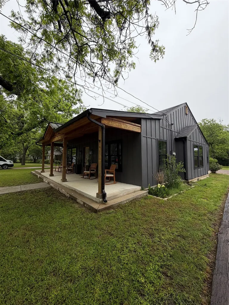1605 S Houston Street Kaufman TX 75142