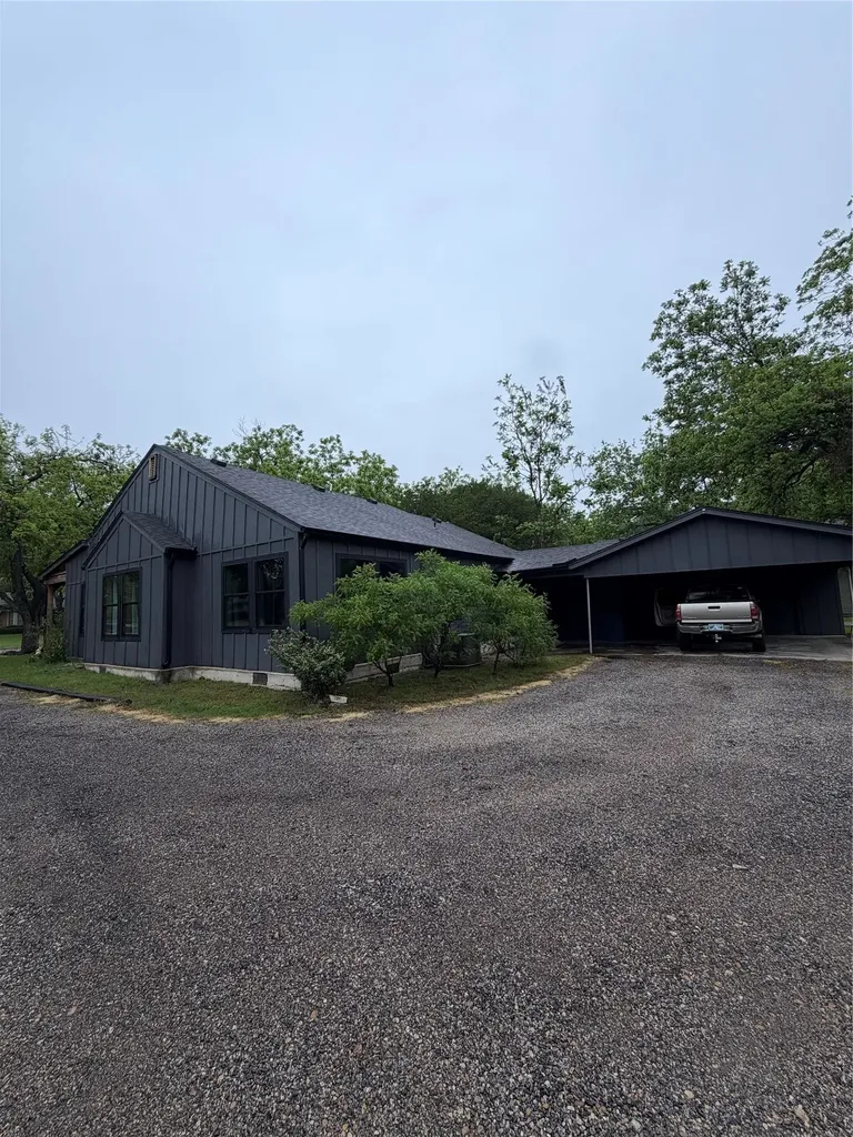 1605 S Houston Street Kaufman TX 75142