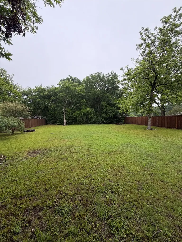 1605 S Houston Street Kaufman TX 75142
