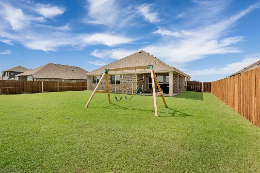 208 Shady Bank Way Nevada TX 75173
