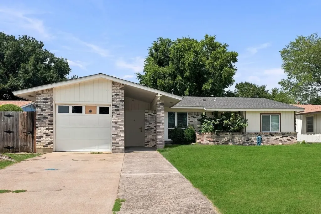 2621 Burning Tree Lane Irving TX 75062