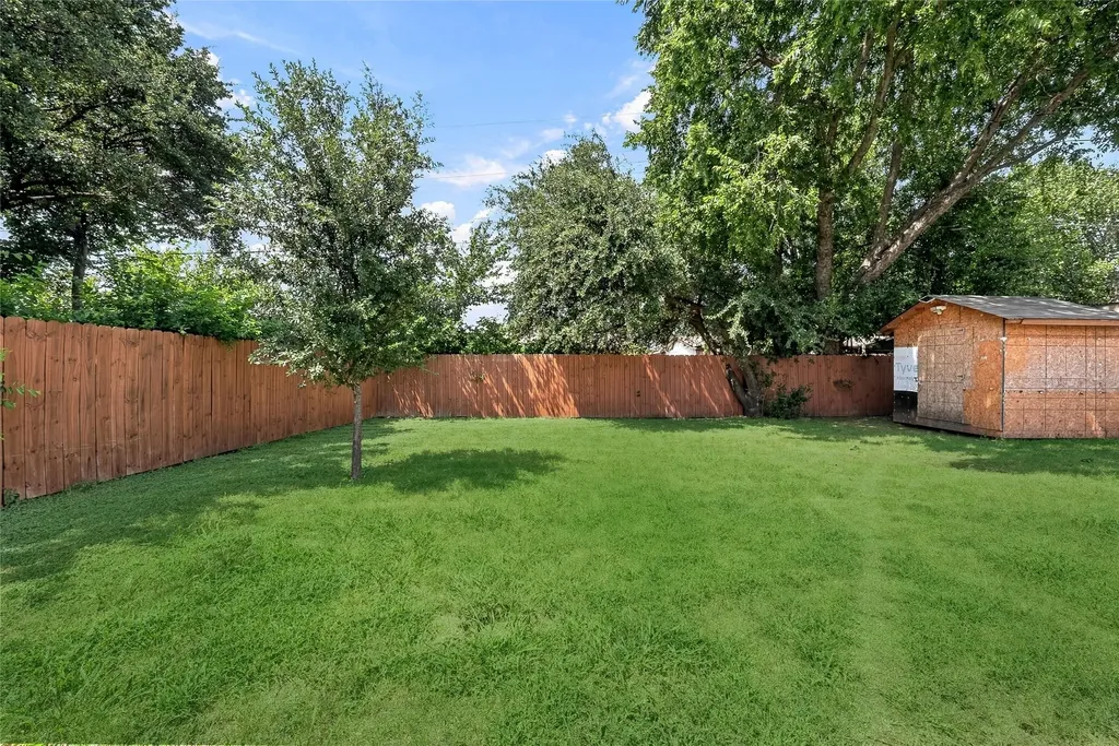 2621 Burning Tree Lane Irving TX 75062