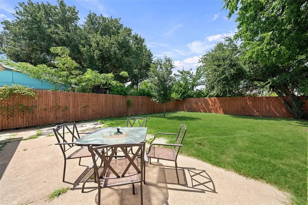2621 Burning Tree Lane Irving TX 75062
