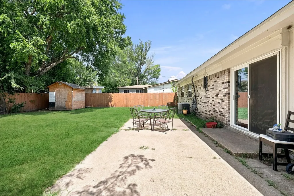 2621 Burning Tree Lane Irving TX 75062