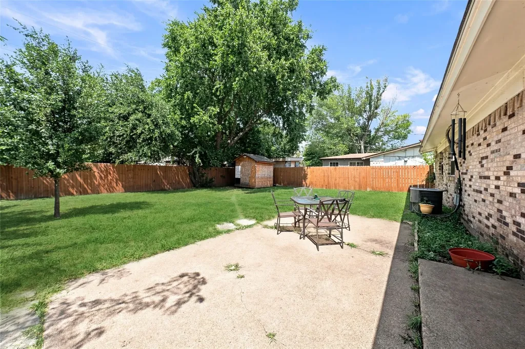 2621 Burning Tree Lane Irving TX 75062