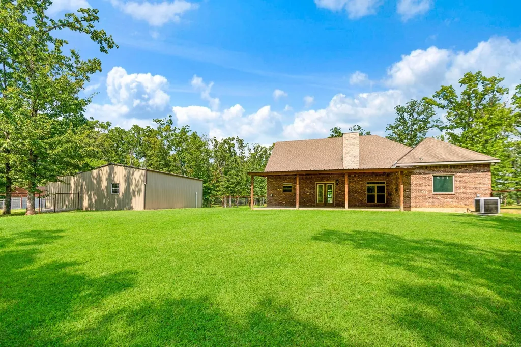 821 County Road 43830 Paris TX 75462