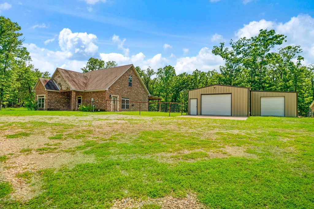 821 County Road 43830 Paris TX 75462