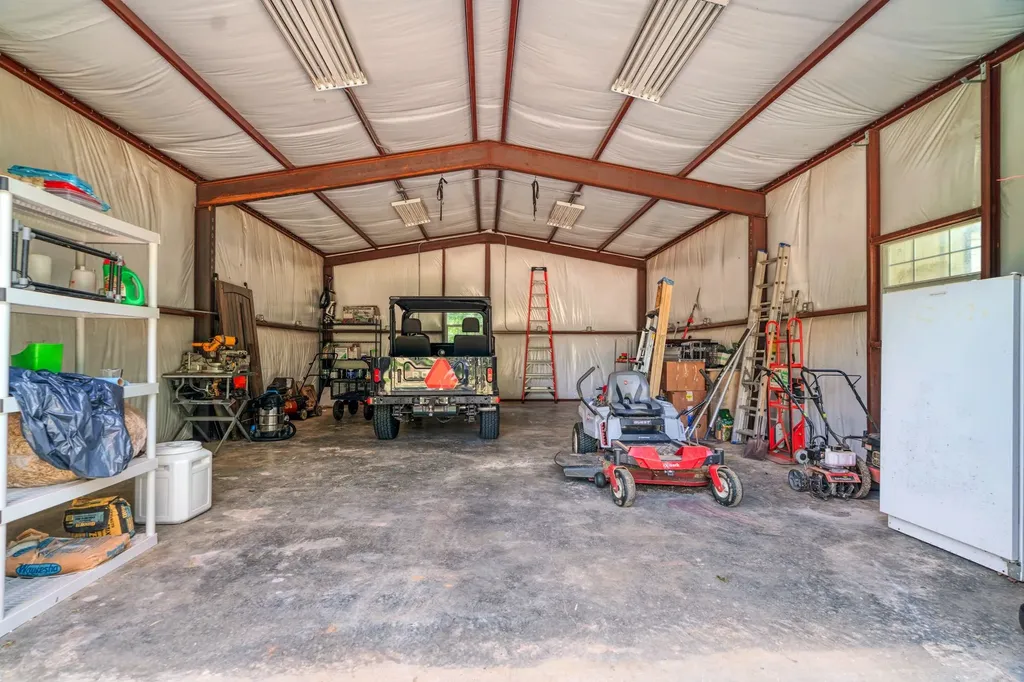821 County Road 43830 Paris TX 75462