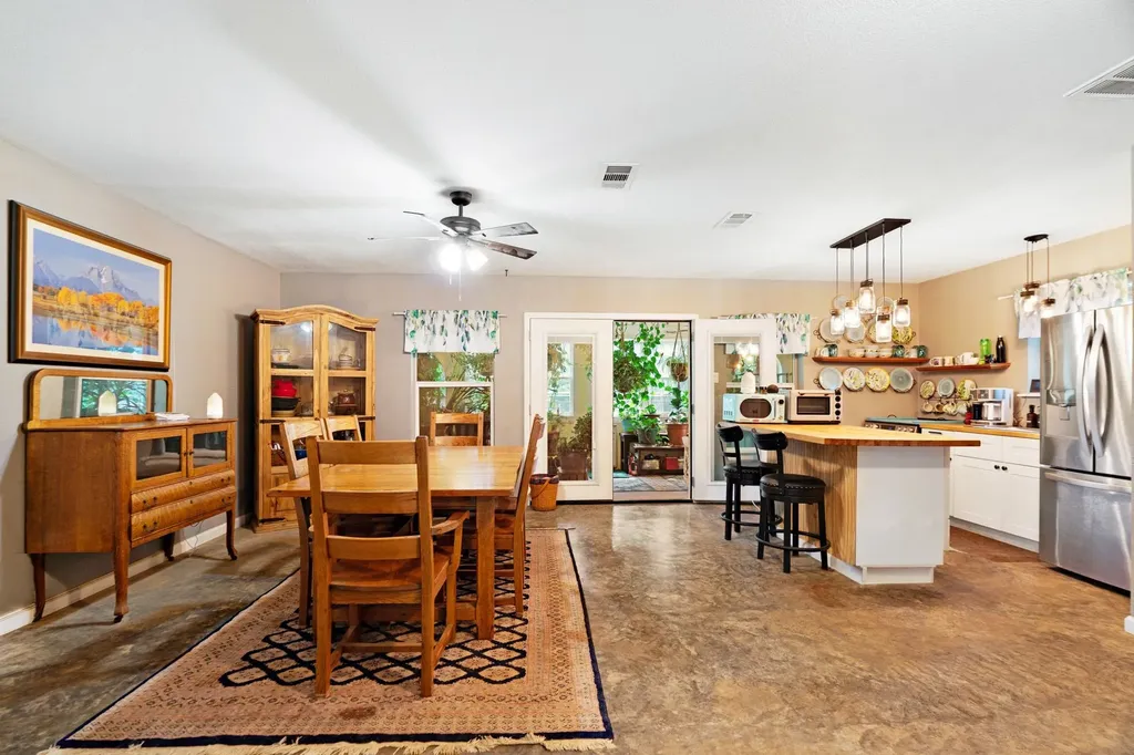 821 County Road 43830 Paris TX 75462