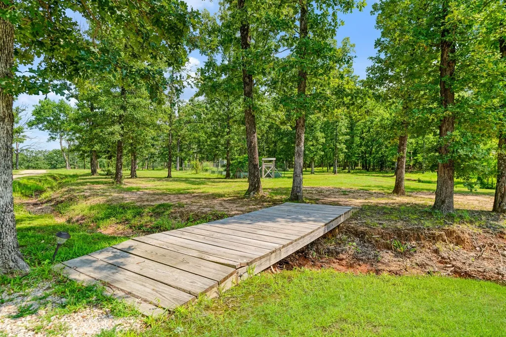 821 County Road 43830 Paris TX 75462