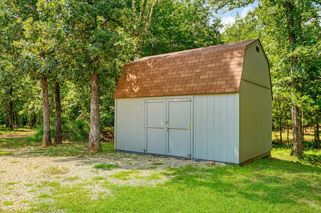 821 County Road 43830 Paris TX 75462
