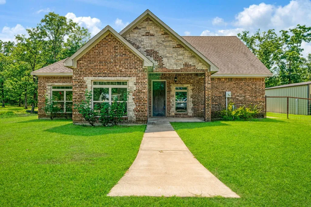 821 County Road 43830 Paris TX 75462