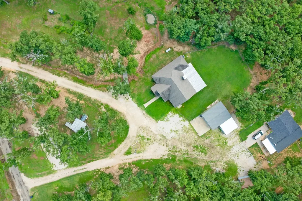 821 County Road 43830 Paris TX 75462