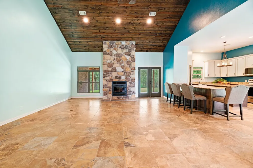 821 County Road 43830 Paris TX 75462