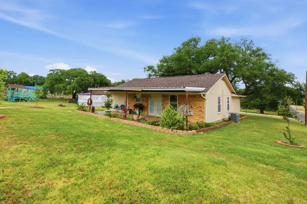 701 Van Winkle Street Weatherford TX 76086