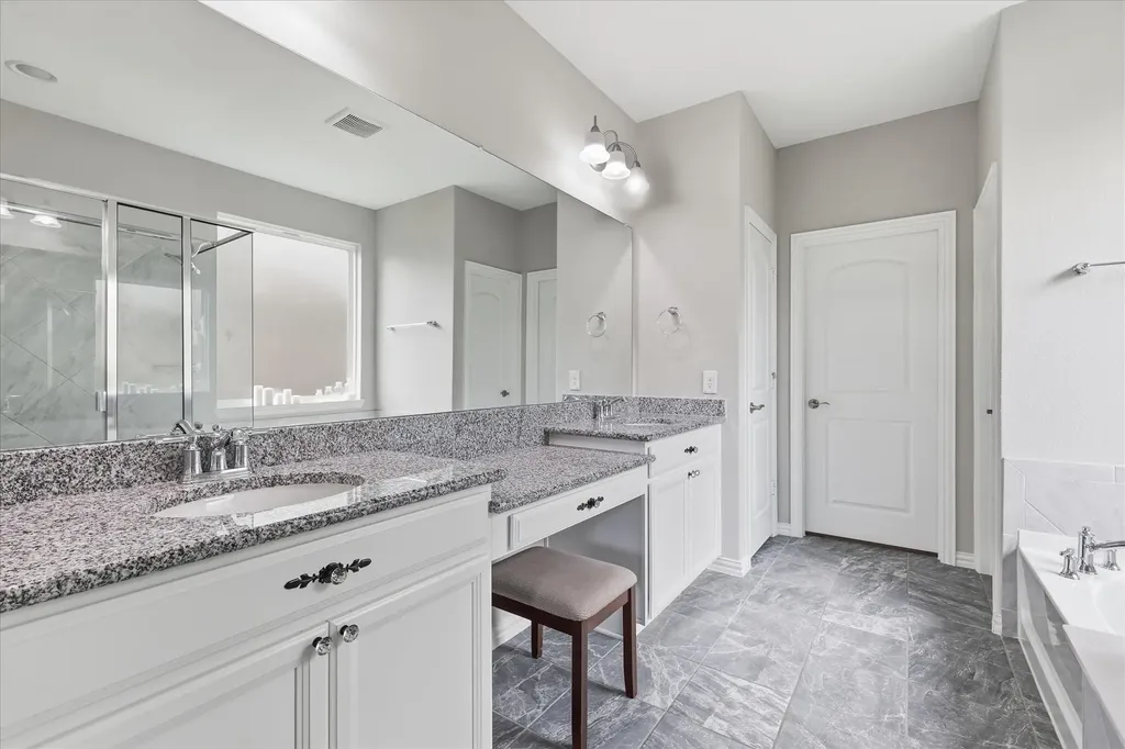 825 Crest Breeze Drive Fort Worth TX 76052