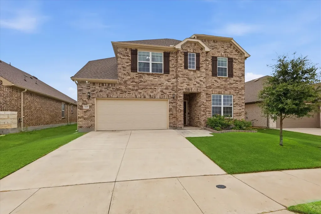 825 Crest Breeze Drive Fort Worth TX 76052