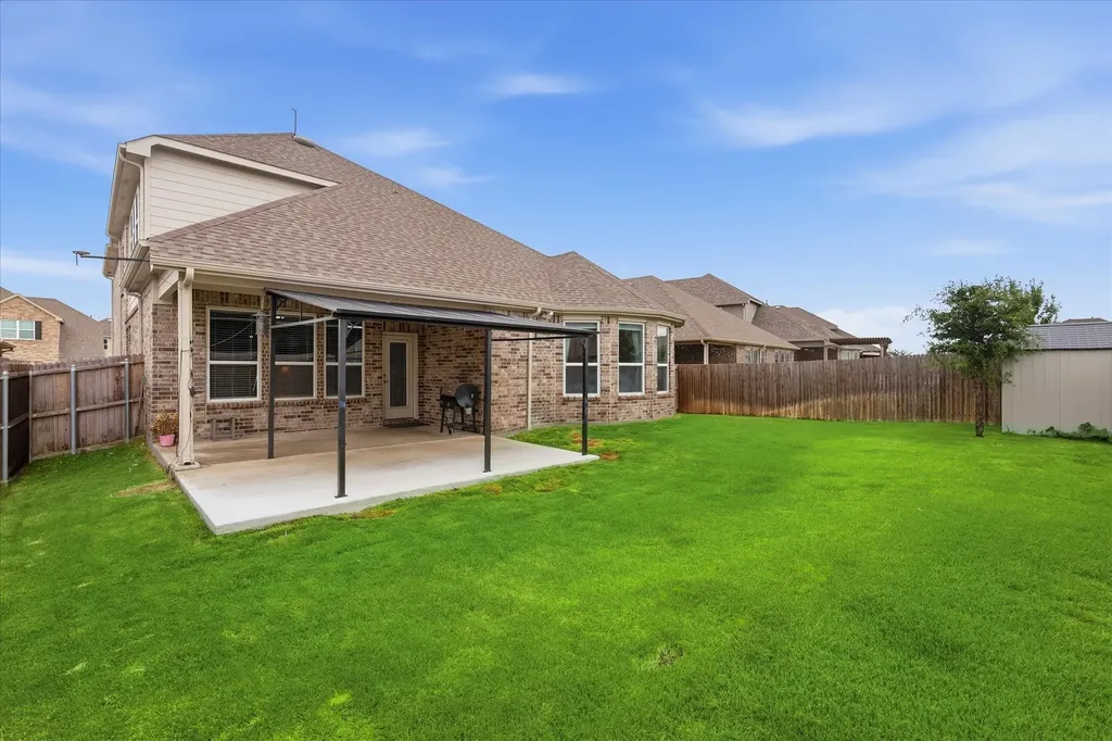 825 Crest Breeze Drive Fort Worth TX 76052