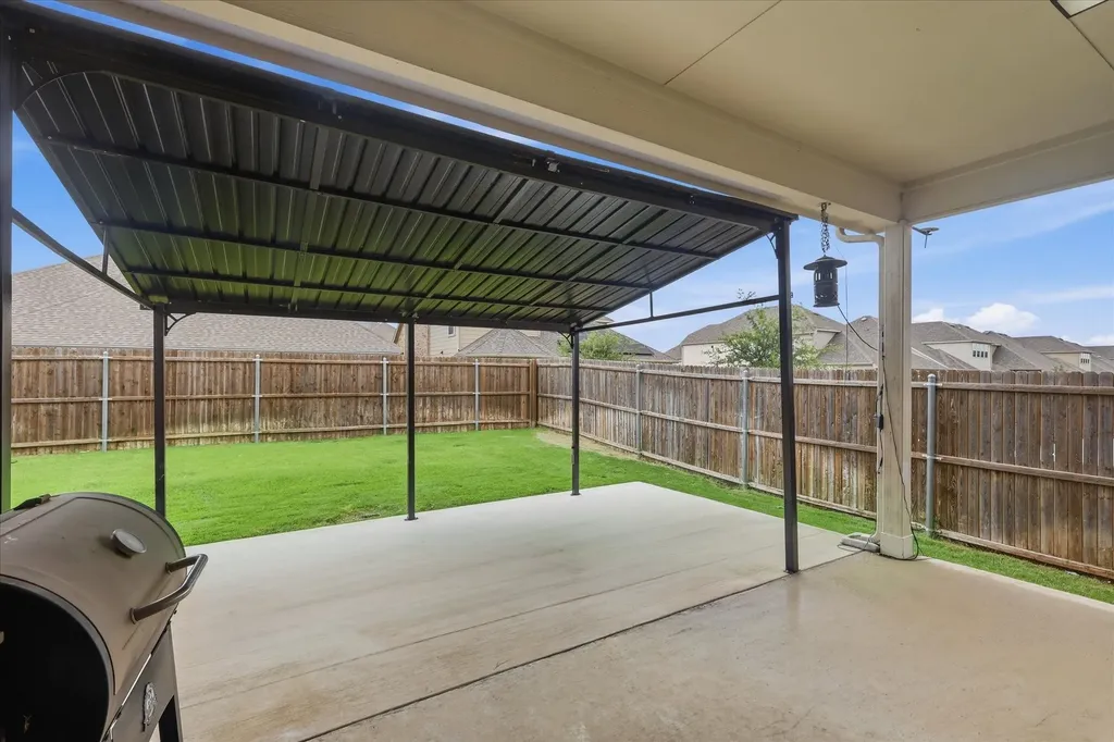 825 Crest Breeze Drive Fort Worth TX 76052