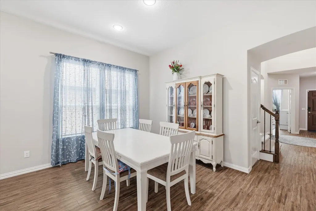 825 Crest Breeze Drive Fort Worth TX 76052