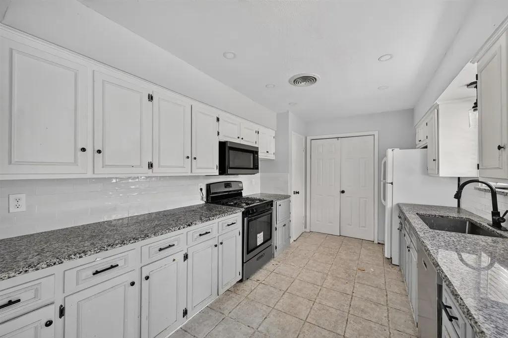 2403 Robin Circle Denton TX 76209