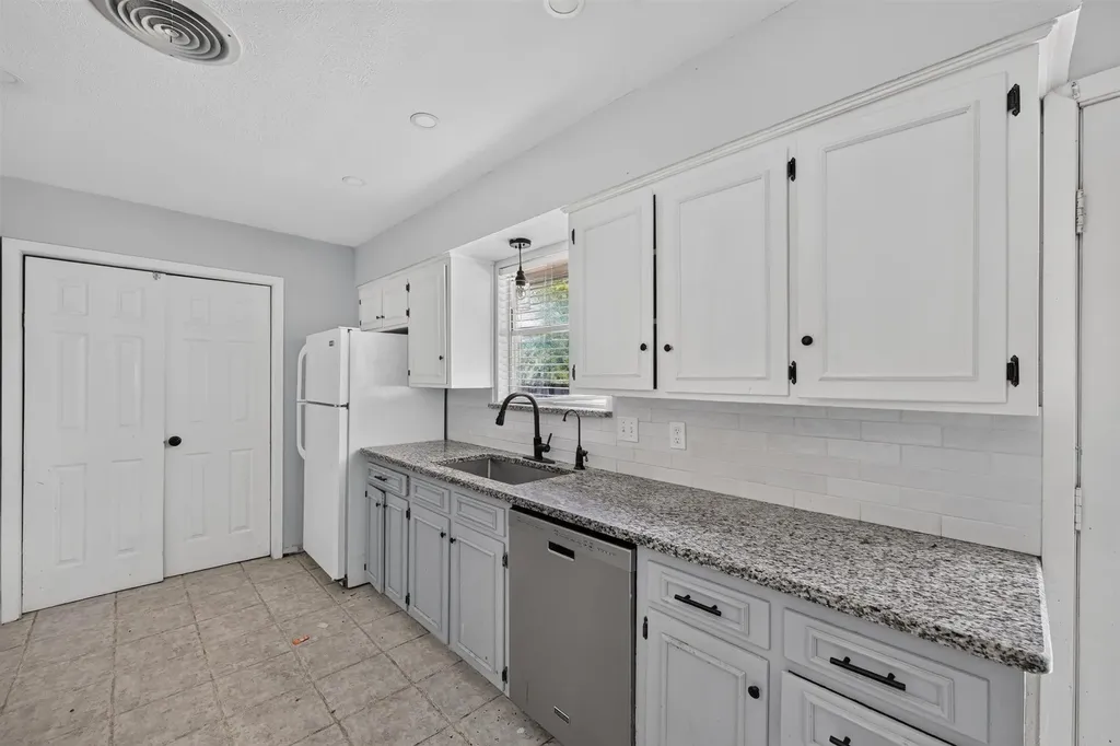 2403 Robin Circle Denton TX 76209