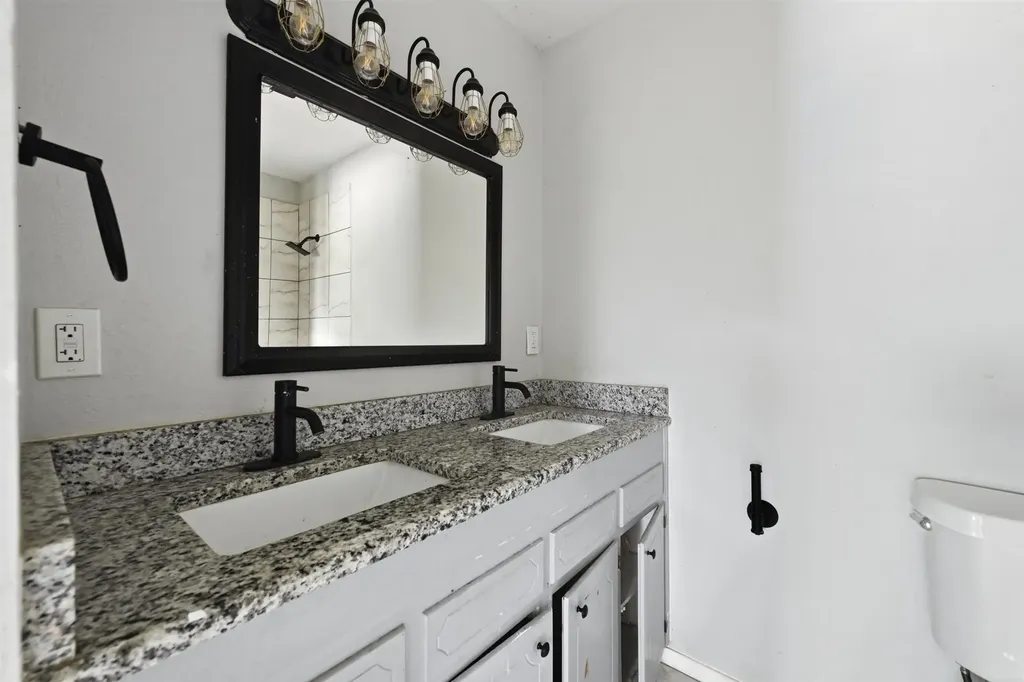 2403 Robin Circle Denton TX 76209