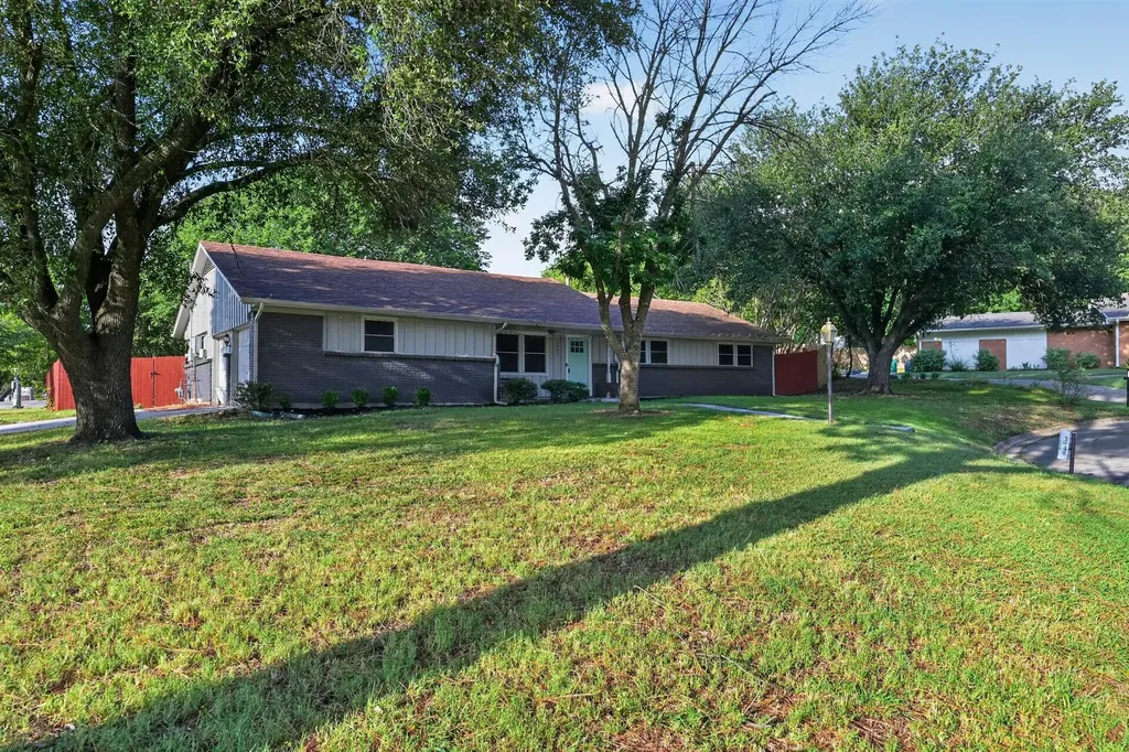 2403 Robin Circle Denton TX 76209
