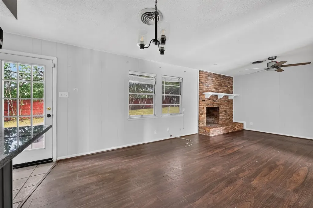 2403 Robin Circle Denton TX 76209