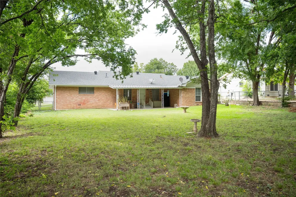 1016 E Franklin Street Hillsboro TX 76645