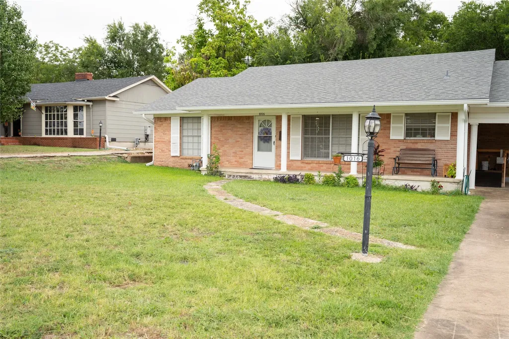1016 E Franklin Street Hillsboro TX 76645