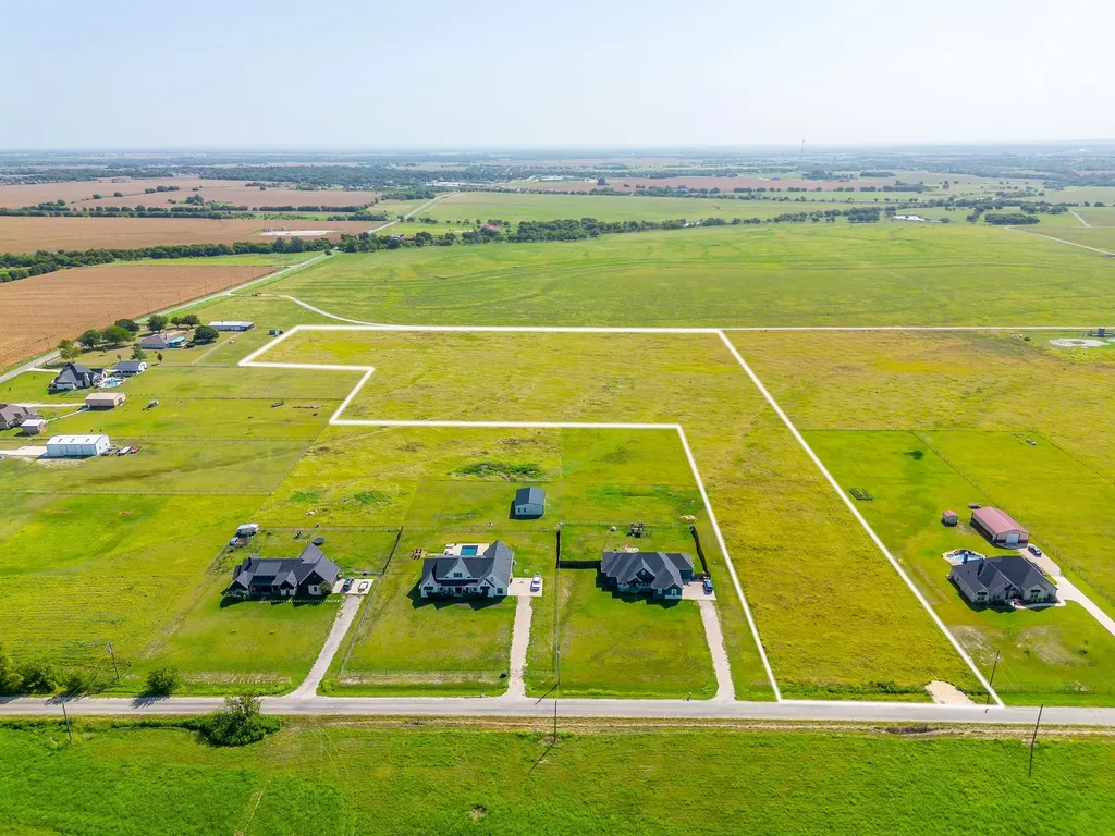 9729 County Road 408 Grandview TX 76050