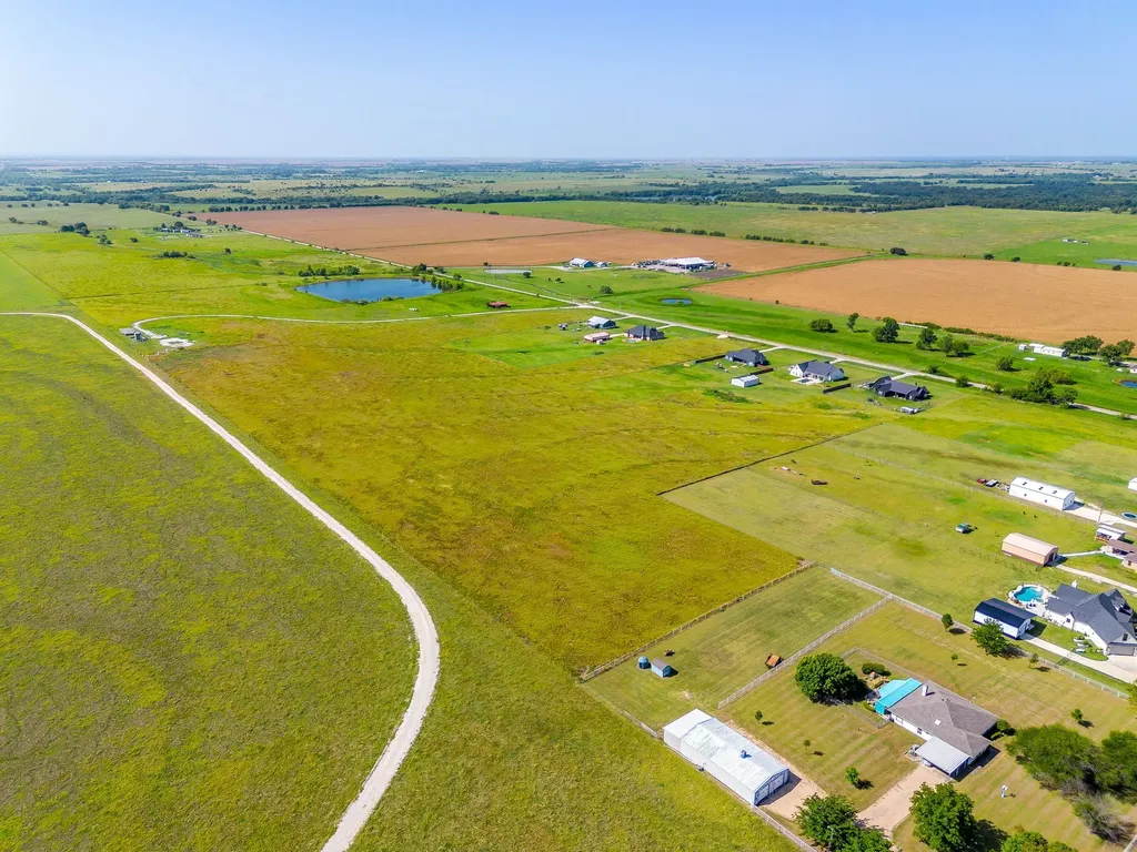 9729 County Road 408 Grandview TX 76050