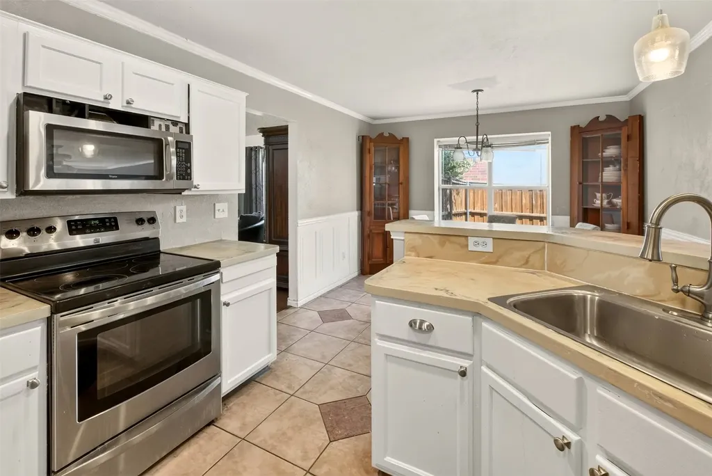 2272 Bresee Drive Carrollton TX 75010
