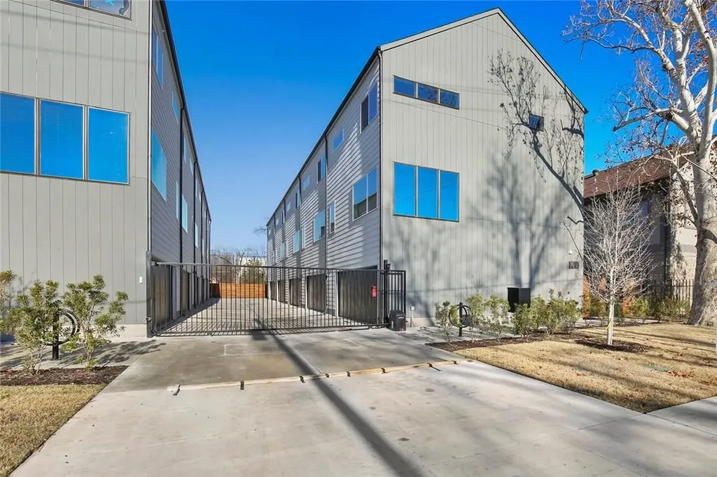 4713 Bryan Street Dallas TX 75204