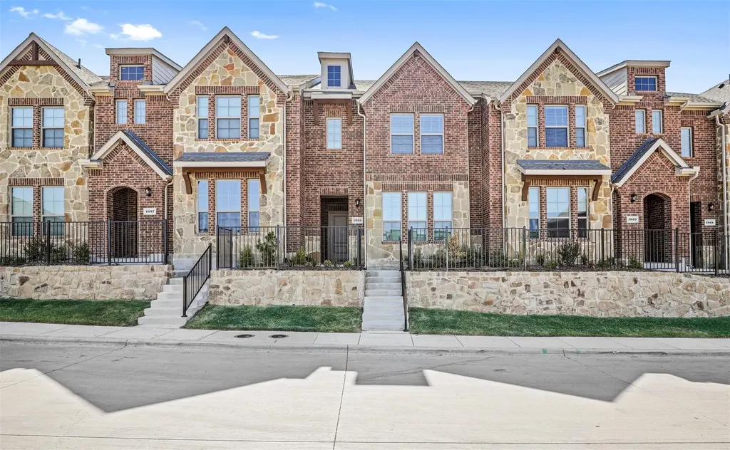 1933 Buffalo Hill Drive Mesquite TX 75149