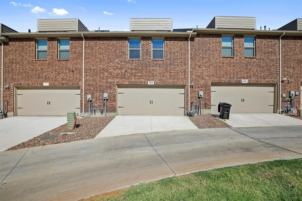 1933 Buffalo Hill Drive Mesquite TX 75149
