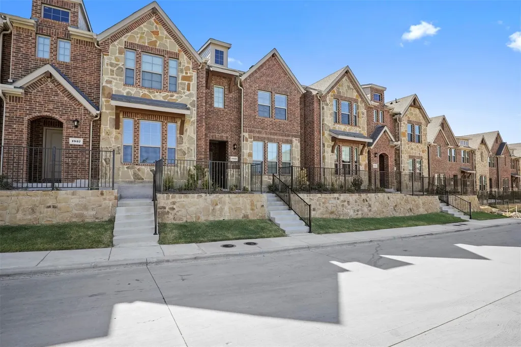 1933 Buffalo Hill Drive Mesquite TX 75149