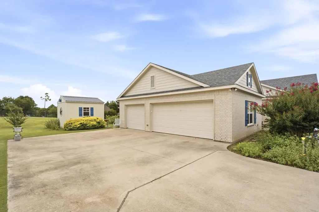 131 Whispering Winds Drive Gunter TX 75058